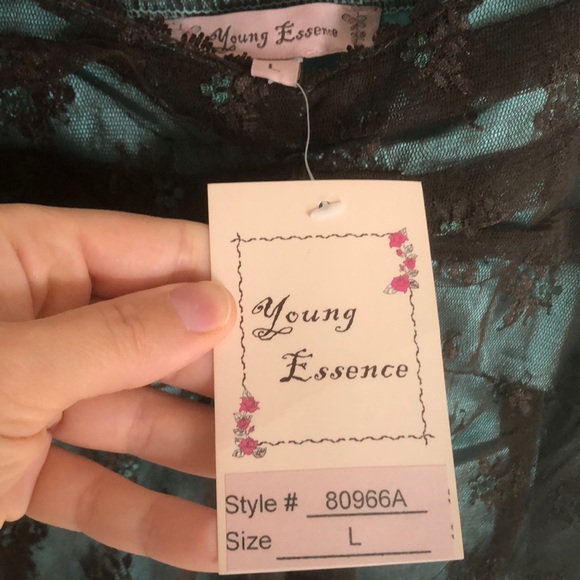 Lace overlay party dress - Picture 4 of 4